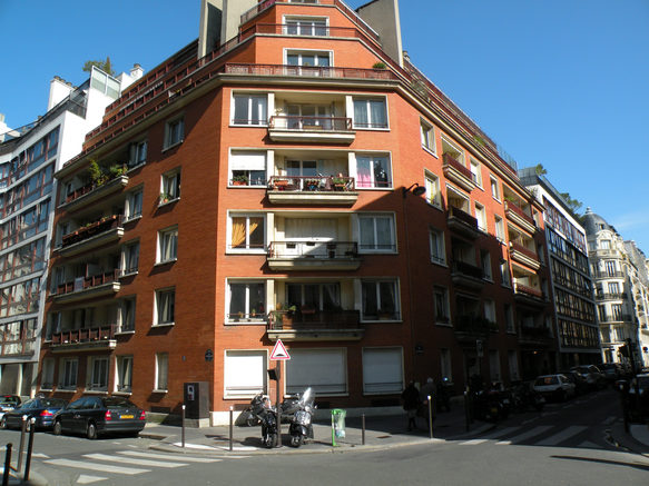  immeuble en brique, rue Henri barbusse